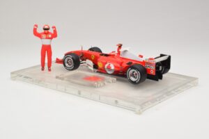 Ferrari F2004 #1 M. Schumacher F1 World Champion 2004 Avec Combinaison De Course Hot Wheels 1:18 B66221 Métal Moulé — image 5 sur 6