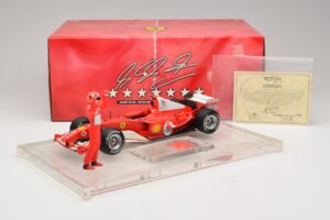 Ferrari F2004 #1 M. Schumacher F1 World Champion 2004 Avec Combinaison De Course Hot Wheels 1:18 B66221 Métal Moulé — image 6 sur 6