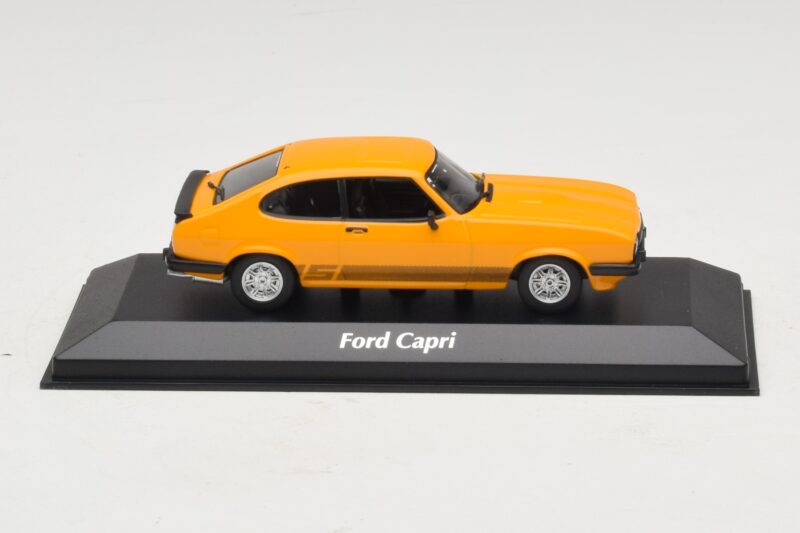 Ford Capri III Orange Maxichamps 1:43 Ford Capri III Orange Maxichamps 1:43 940082221 Métal Moulé