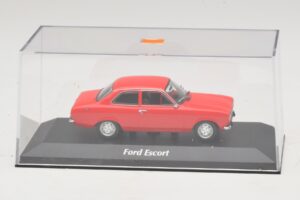 Ford Escort Mk1 Rouge Maxichamps 1:43 940081001 Métal Moulé — image 4 sur 5
