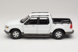 Ford Explorer Sport Trac Blanc Maisto 1:18 36891 Métal Moulé — image 4 sur 8