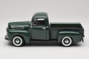 Ford F-1 Vert Road Legends 1:18 92218 Métal Moulé — image 4 sur 8