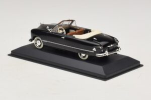 Ford FL Cabriolet Noir Minichamps 1:43 400082231 Métal Moulé — image 3 sur 5