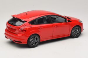 Ford Focus ST Mk2 Rouge Minichamps 1:18 110082002 Métal Moulé — image 3 sur 8