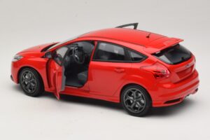 Ford Focus ST Mk2 Rouge Minichamps 1:18 110082002 Métal Moulé — image 5 sur 8