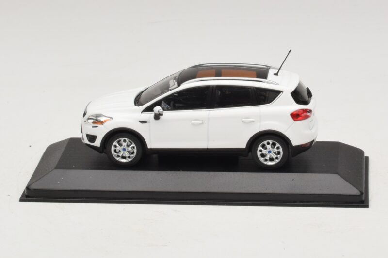 Ford Kuga Mk1 Blanc Édition Concessionnaire Minichamps 1:43 Ford Kuga Mk1 Blanc Édition Concessionnaire Minichamps 1:43 KUGA002 Métal Moulé