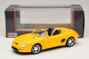 Ford Mustang Mach III Cabriolet Jaune Maisto 1:18 32815 Métal Moulé — image 8 sur 8