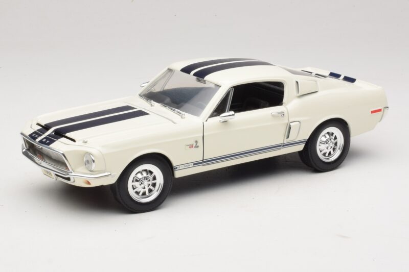 Ford Shelby GT500KR Blanc Road Legends 1:18 92168 Métal Moulé