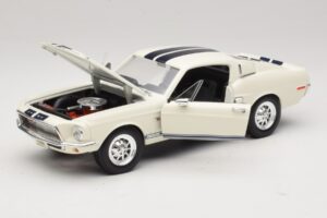 Ford Shelby GT500KR Blanc Road Legends 1:18 92168 Métal Moulé — image 2 sur 8