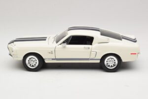 Ford Shelby GT500KR Blanc Road Legends 1:18 92168 Métal Moulé — image 4 sur 8