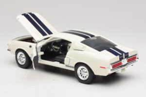 Ford Shelby GT500KR Blanc Road Legends 1:18 92168 Métal Moulé — image 5 sur 8