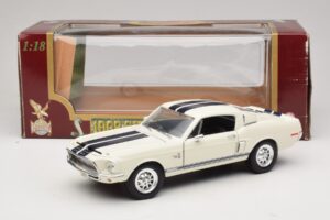 Ford Shelby GT500KR Blanc Road Legends 1:18 92168 Métal Moulé — image 8 sur 8