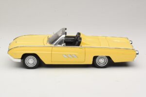 Ford Thunderbird Cabriolet Jaune Anson 1:18 30334-P1 Métal Moulé — image 4 sur 8