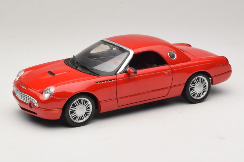 Ford Thunderbird Rouge Maisto 1:18 31620 Métal Moulé
