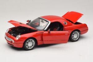Ford Thunderbird Rouge Maisto 1:18 31620 Métal Moulé — image 2 sur 8
