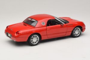 Ford Thunderbird Rouge Maisto 1:18 31620 Métal Moulé — image 3 sur 8