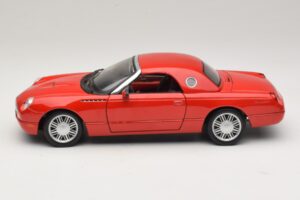 Ford Thunderbird Rouge Maisto 1:18 31620 Métal Moulé — image 4 sur 8