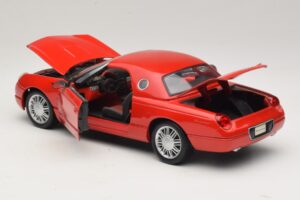 Ford Thunderbird Rouge Maisto 1:18 31620 Métal Moulé — image 5 sur 8