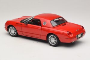 Ford Thunderbird Rouge Maisto 1:18 31620 Métal Moulé — image 7 sur 8