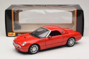 Ford Thunderbird Rouge Maisto 1:18 31620 Métal Moulé — image 8 sur 8