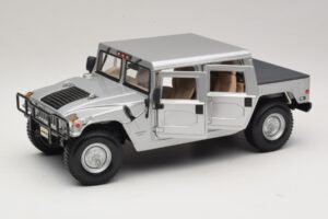 Hummer H1 Hardtop Argent Maisto 1:18 36857 Métal Moulé — image 2 sur 8
