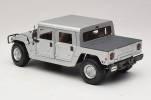 Hummer H1 Hardtop Argent Maisto 1:18 36857 Métal Moulé — image 7 sur 8