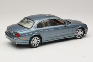 Jaguar S-Type X200 Bleu Maisto 1:18 31865 Métal Moulé — image 3 sur 8
