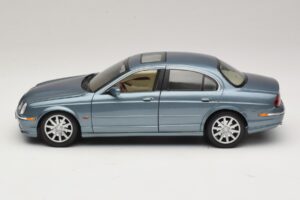 Jaguar S-Type X200 Bleu Maisto 1:18 31865 Métal Moulé — image 4 sur 8