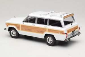Jeep Grand Wagoneer Blanc KK-Scale 1:18 KKDC181111 Métal Moulé — image 5 sur 6