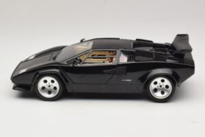 Lamborghini Countach 5000 Quattrovalvole Noir Bburago 1:18 3337 Métal Moulé — image 4 sur 8