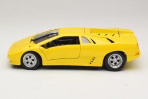 Lamborghini Diablo Jaune Maisto 1:18 32803 Métal Moulé — image 4 sur 8