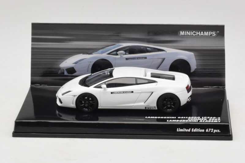 Lamborghini Gallardo LP560-4 Academy Blanc Minichamps 1:43 436103801 Métal Moulé