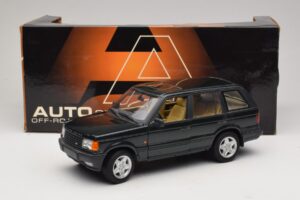 Land Rover Range Rover P38A 4.6 HSE Vert Métallisé AUTOart 1:18 70010 Métal Moulé — image 8 sur 8