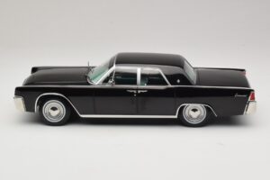 Lincoln Continental Noir KK-Scale 1:18 KKDC181483 Métal Moulé — image 3 sur 6