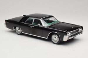 Lincoln Continental Noir KK-Scale 1:18 KKDC181483 Métal Moulé — image 4 sur 6
