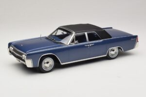 Lincoln Continental Convertible Bleu Métallisé The Lincoln Lawyer KK-Scale 1:18 KKDC181522 Métal Moulé — image 2 sur 7