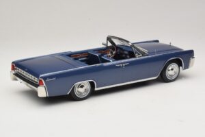 Lincoln Continental Convertible Bleu Métallisé The Lincoln Lawyer KK-Scale 1:18 KKDC181522 Métal Moulé — image 3 sur 7