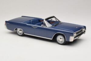 Lincoln Continental Convertible Bleu Métallisé The Lincoln Lawyer KK-Scale 1:18 KKDC181522 Métal Moulé — image 5 sur 7