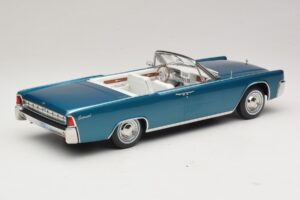 Lincoln Continental Convertible Turquoise Métallisé KK-Scale 1:18 KKDC181524 Métal Moulé — image 3 sur 7