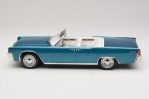 Lincoln Continental Convertible Turquoise Métallisé KK-Scale 1:18 KKDC181524 Métal Moulé — image 4 sur 7