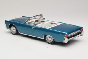 Lincoln Continental Convertible Turquoise Métallisé KK-Scale 1:18 KKDC181524 Métal Moulé — image 6 sur 7