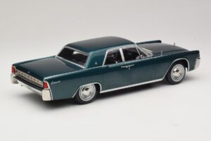 Lincoln Continental Vert Foncé Métallisé Matrix Reloaded & Revolutions KK-Scale 1:18 KKDC181481 Métal Moulé — image 2 sur 6