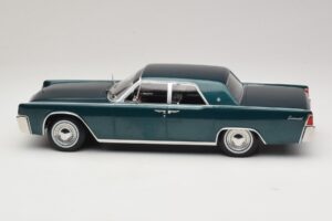 Lincoln Continental Vert Foncé Métallisé Matrix Reloaded & Revolutions KK-Scale 1:18 KKDC181481 Métal Moulé — image 3 sur 6
