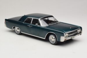 Lincoln Continental Vert Foncé Métallisé Matrix Reloaded & Revolutions KK-Scale 1:18 KKDC181481 Métal Moulé — image 4 sur 6