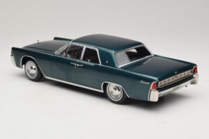 Lincoln Continental Vert Foncé Métallisé Matrix Reloaded & Revolutions KK-Scale 1:18 KKDC181481 Métal Moulé — image 5 sur 6
