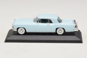 Lincoln Continental Mark II Bleu Clair Minichamps 1:43 Lincoln Continental Mark II Bleu Clair Minichamps 1:43 400082304 Métal Moulé