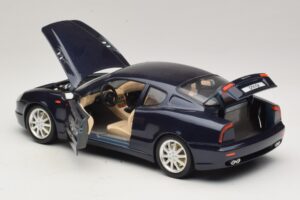 Maserati 3200 GT Bleu Bburago 1:18 3371-P1 Métal Moulé — image 5 sur 8