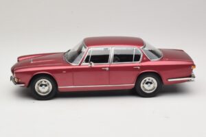 Maserati Quattroporte I Rouge Métallisé KK-Scale 1:18 KKDC181512 Métal Moulé — image 3 sur 6
