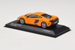 McLaren 675LT Orange Minichamps 1:43 537154421 Métal Moulé — image 3 sur 5