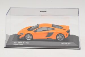 McLaren 675LT Orange Minichamps 1:43 537154421 Métal Moulé — image 4 sur 5